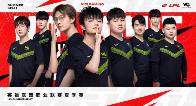 让她更加坚 让她更加坚